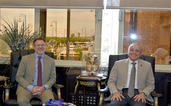 محافظ الأقصر يبحث مع السفير الكندي سبل تعزيز التعاون المشترك