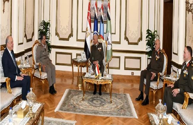 الفريق أول عبد المجيد صقر يلتقي وفدا من الاتحاد العربي للرياضة العسكرية