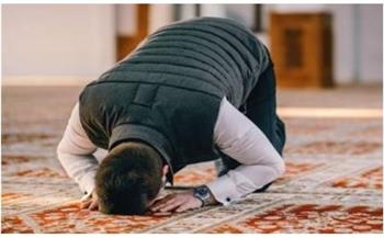 ما حكم الصلاة بالحذاء وهل يجوز توزيع التركة في حياة الإنسان؟.. أمين الفتوى يجيب