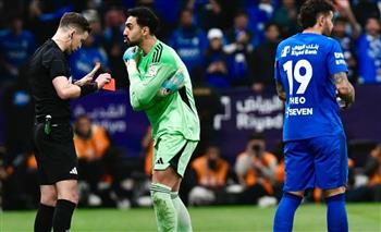 ديربي الرياض| الدقيقة 75.. طرد حارس النصر يعقد موقف العالمي أمام الهلال