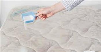 لتنظيف مرتبة السرير دون منظفات قاسية.. اتبعي تلك الطرق