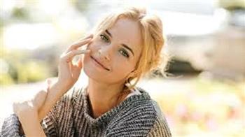 سمات إيجابية تمتلكها المرأة التي تتحدث إلي نفسها.. منها تعزيز الإبداع 