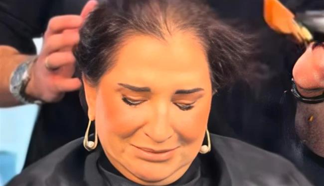 فيديو.. حلاقة شعر جماعية داخل صالون تجميل لدعم مريضة سرطان