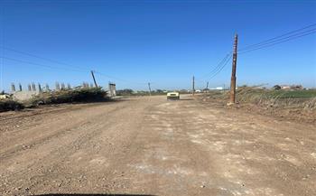  محافظ كفرالشيخ يوجه بسرعة رصف طريق الكراكات – الكوم الطويل ببيلا