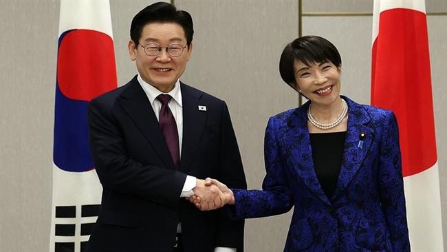 الرئيس الكوري الجنوبي ورئيسة وزراء اليابان يؤكدا التزامهما بنزع السلاح النووي من شبه الجزيرة الكورية