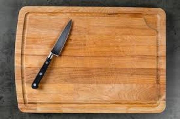 لضمان صحة وسلامة طعامك.. نصائح لاختيار ألواح التقطيع المناسبة
