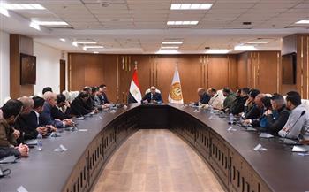 وزير العمل يعقد اجتماعًا مع ممثلي شركات إلحاق العمالة بالخارج