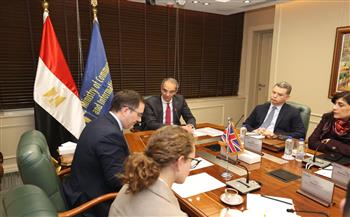وزير الاتصالات يبحث مع سفير إنجلترا سبل تعزيز الاستثمارات البريطانية فى مجالات التعهيد وتكنولوجيا المعلومات