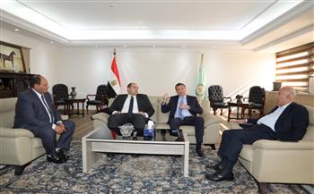 وزير الزراعة ورئيس "حماية المنافسة" يبحثان مع "اتحاد الدواجن" آليات ضبط السوق