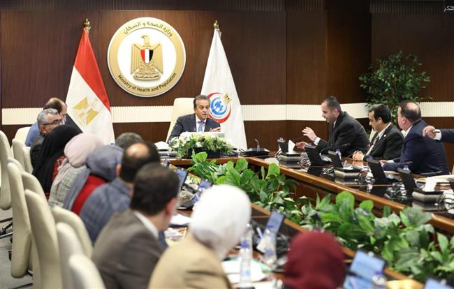 ‏‎خالد عبدالغفار يناقش الخطة الاستثمارية لوزارة الصحة