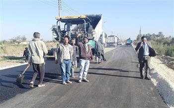 بطول 7.5 كيلو.. محافظ سوهاج يتابع أعمال رصف طرق المراغة لتحسين حركة المرور