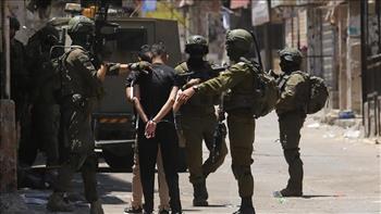 الاحتلال الإسرائيلي يعتقل 45 فلسطينيا على الأقل من الضفة بما فيها القدس