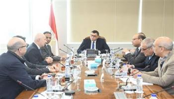وزير الإسكان يلتقي وفدًا من شركة سان جوبان الفرنسية لبحث أوجه التعاون