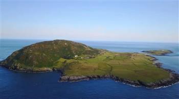 جزيرة بريطانية تطلب موظفين بإقامة مجانية ورواتب مجزية