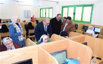 رئيس جامعة سوهاج يتابع امتحانات الفصل الدراسي الأول بكلية الطب البشري