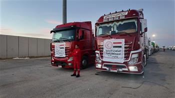 الهلال الأحمر: قافلة زاد العزة الـ116 تتضمن أطنانًا من المساعدات الإنسانية الشاملة