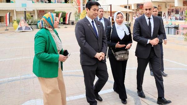وزير التربية والتعليم ونظيره الياباني يتفقدان مدرسة السيدة نفيسة الثانوية بنات
