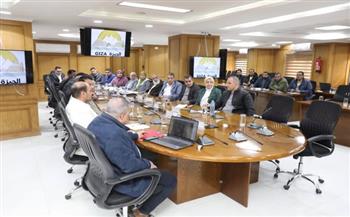 نائب محافظ الجيزة يتابع الأعمال التنسيقية لمشروعات تطوير طريق المنيب/العياط