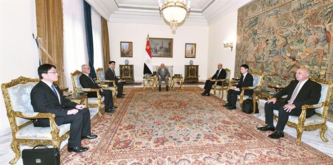 الرئيس السيسي يبحث مع وزير التعليم الياباني تطوير التعليم المصري والاستفادة من المناهج اليابانية 