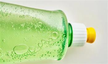 استخدامات مذهلة لسائل غسل الأطباق غير تنظيف الصحون.. تعرفي عليها