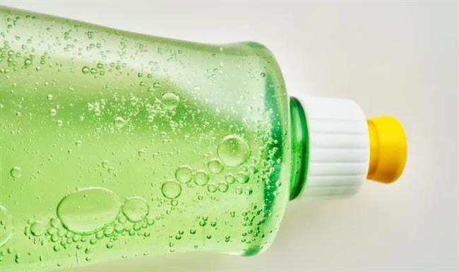 استخدامات مذهلة لسائل غسل الأطباق غير تنظيف الصحون.. تعرفي عليها