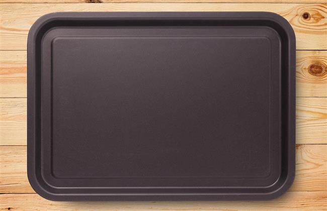 لربات البيوت.. أخطاء شائعة تدمر صواني الخبز وحلول سهلة لحمايتها