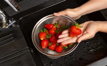 خرافات شائعة عن غسل الخضروات.. تعرفي عليها