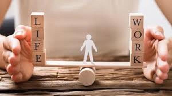 بين متعة اللحظة وحلم المستقبل.. كيف نحقق التوازن في حياتنا؟