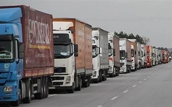 مئات الشاحنات تنتظر العبور في ظل استمرار العراقيل الإسرائيلية