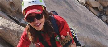 بسمة بوسيل تشارك أولادها رياضة تسلق الجبال