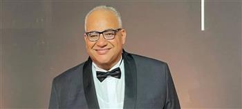 بيومي فؤاد يروج لمسرحية «أنستونا» 