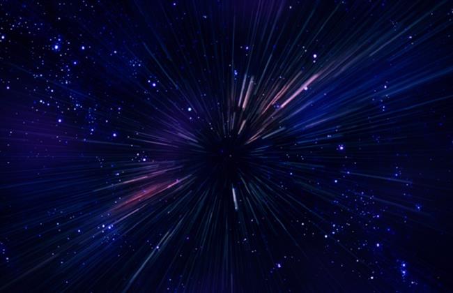 علماء يحلّون لغز النقاط الحمراء الصغيرة الغامضة في أرجاء الكون