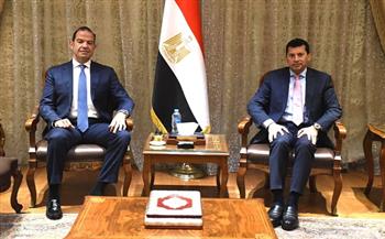 وزير الرياضة يبحث مع شركة استادات ونائب المتحدة للرياضة دعم الاتحادات 