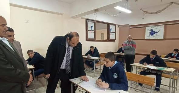 رئيس مياه الجيزة يتابع سير اختبارات نصف العام لطلاب المدرسة الثانوية الفنية لمياه الشرب والصرف الصحي 