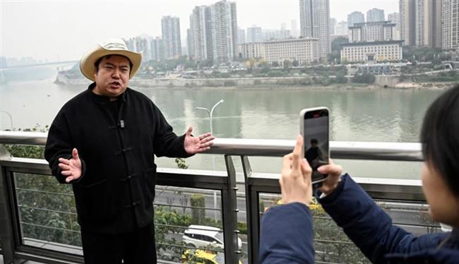 "ترامب الصيني" يشعل الانترنت بفيديوهات تقليد الرئيس الأمريكي