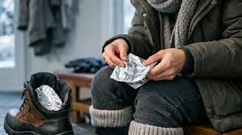 وداعًا لبرودة القدمين.. حيلة ورق الألومنيوم للتدفئة