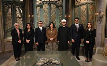 "صاحبة السعادة" تسلط الضوء على جهود الأكاديمية العسكرية والهلال الأحمر وتستضيف ليجاسي 