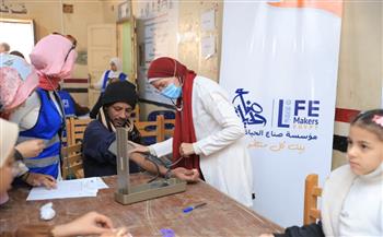 الكشف على 2000 مواطن بـ "دار السلام" في قافلة طبية شاملة بسوهاج