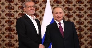 بوتين وبيزشكيان يؤكدان التزامهما بتعزيز الشراكة الاستراتيجية الروسية الإيرانية