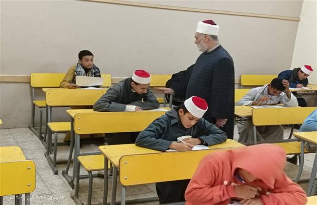 انتظام لجان امتحانات الشهادات الابتدائية والإعدادية بمعاهد سوهاج الأزهرية 