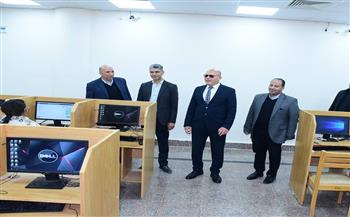 رئيس جامعة سوهاج يتفقد امتحانات كلية طب وجراحة الفم والأسنان 