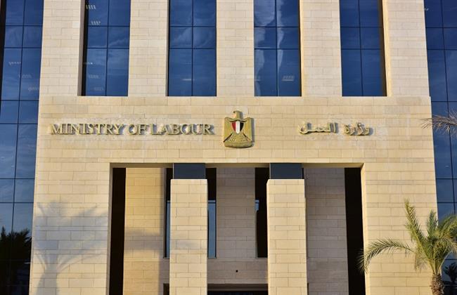 محافظة قنا توفر فرصة عمل لأحد أبنائها من ذوي الهمم