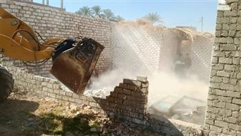 تنفيذ 27 قرار إزالة في حملات مكبرة بالأقصر