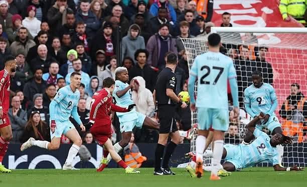 الدوري الإنجليزي.. بيرنلي يفرض التعادل على ليفربول في غياب محمد صلاح