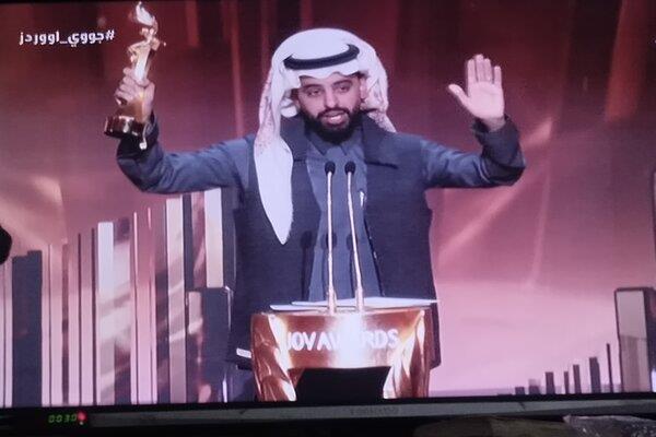 بكاء ريان الأحمري بعد فوزة بجائزة المؤثر المفضل في Joy Awards 2026  
