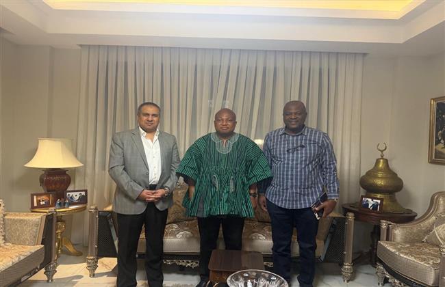 سفير مصر بأكرا يبحث مع وزير الخارجية الغاني تعزيز العلاقات الثنائية