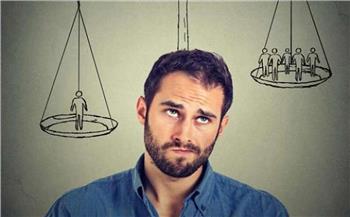 7 عبارات تكشف الشخص الأناني في محادثاته اليومية