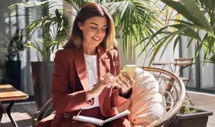 6 علامات تشير إلى أنكِ تدعمين ذاتكِ.. منها احتفالكِ بإنجازاتكِ