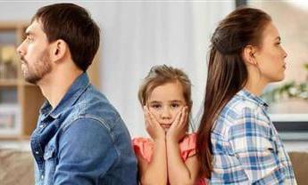 بعد الانفصال.. كيف تتعاملين مع طليقك فيما يخص أطفالك؟