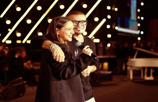 بمشاركة ابنته "جانا".. الهضبة يشعل أحدث حفلاته